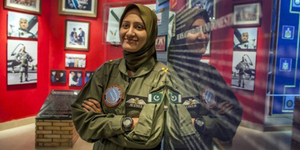 Ayesha Farooqsaat - 6 Pilot Tercantik Dari Berbagai Negara