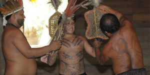 Sambians, suku peminum air mani - 10 Tradisi Seks Aneh Tak Masuk Akal Di Dunia