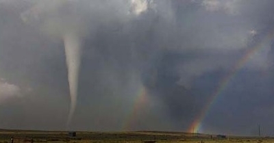 Beauty and The Beast, Foto Menampilkan Tornado Menakutkan dan Pelangi