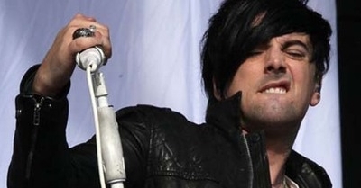 Pedofil & Suka Bercinta dengan Hewan, Vokalis Lostprophets Ditahan