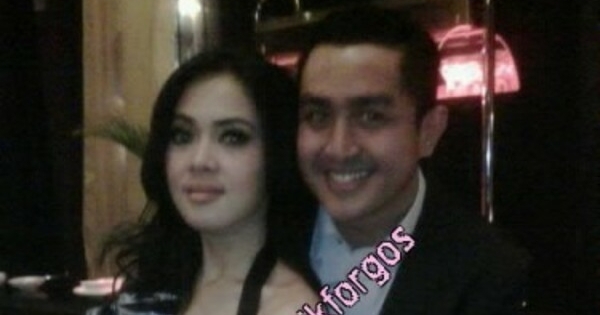 Foto Syharini Mesra dengan Pria Selain Bubu - 3