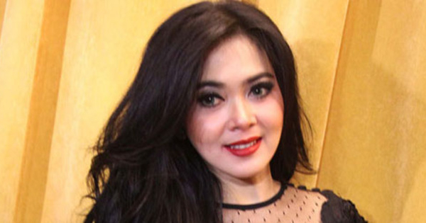 Syahrini 5 Artis Wanita Cantik Indonesia Yang Berkumis