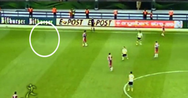VIDEO: Penampakan Hantu di Pertandingan Bayern Munchen dan 