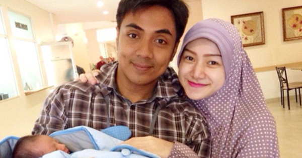 Ustaz Riza Muhammad Dikaruniai Bayi Perempuan Cantik