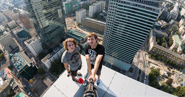 FOTO: Selfie Menakjubkan dari Atas Gedung Pencakar Langit