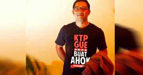 Kaos Kamil hoax foto ridwan kamil diedit pakai kaos ktp gue udah Kaos Kamil hoax foto ridwan kamil diedit pakai kaos ktp gue udah