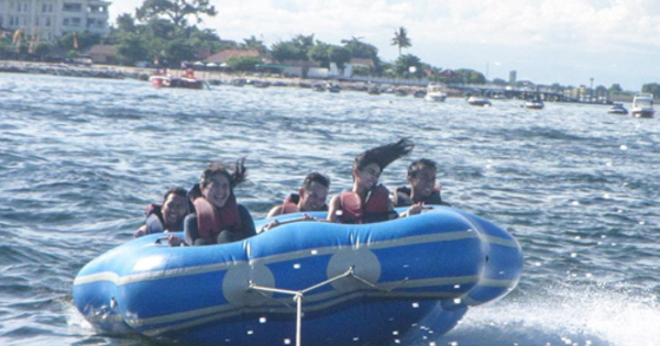 Foto Seksi Berbikini Cita Citata Nikmati Sunset di Bali - 9