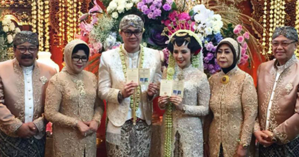 Foto Pernikahan Megah Kartika Soekarwo & Bayu Airlangga