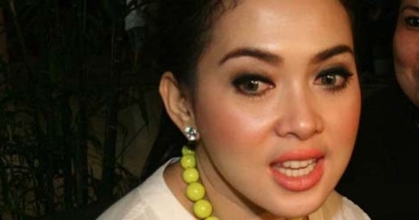 pulang dari jepang syahrini beralih ke bulu mata anti septik pulang dari jepang syahrini beralih ke bulu mata anti septik